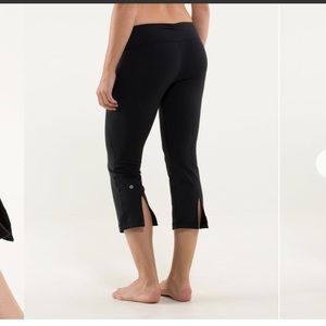 Lululemon Gather & Crow Crops/Yoga Crops Black size 6 EUC